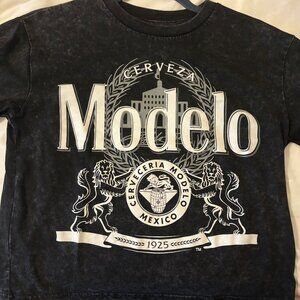 Modelo shirt